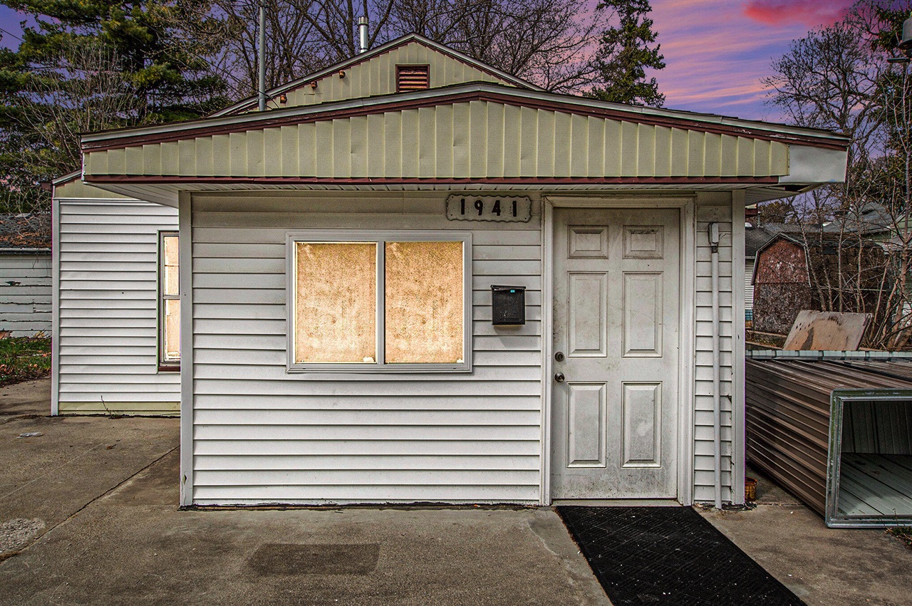 1941 Walcott Street, Saginaw MI 48601 photo 1