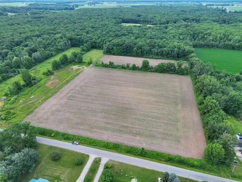 W Sloan Road, Saginaw MI 48603 photo 2
