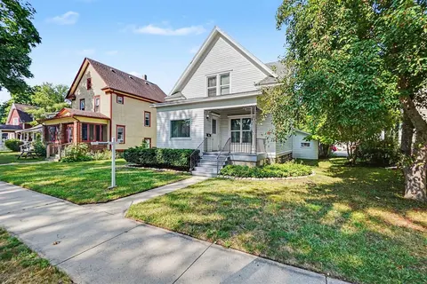 1014 S University Avenue, Mount Pleasant MI 48858-3434 photo 2