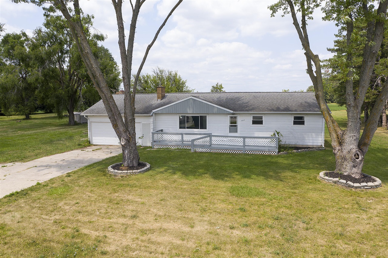 965 E Remus Road, Mount Pleasant MI 48858-9073 photo 1