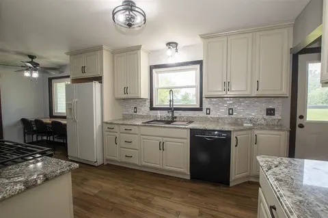 965 E Remus Road, Mount Pleasant MI 48858-9073 photo 2