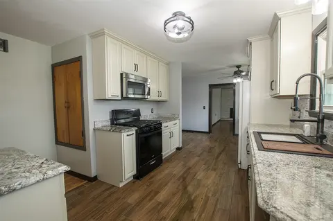 965 E Remus Road, Mount Pleasant MI 48858-9073 photo 3