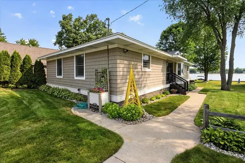 540 N Harding Avenue, Harrison MI 48625-9526 photo 2