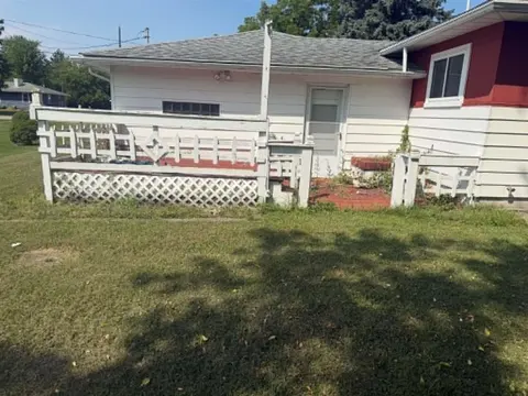 1820 SE Boutell Road, Essexville MI 48732-9704 photo 3