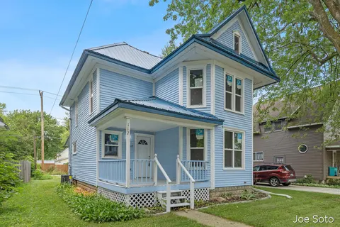 117 E Wright Avenue, Shepherd MI 48883-8018 photo 3