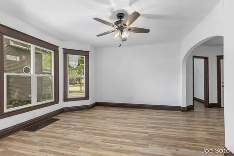 117 E Wright Avenue, Shepherd MI 48883-8018 photo 5