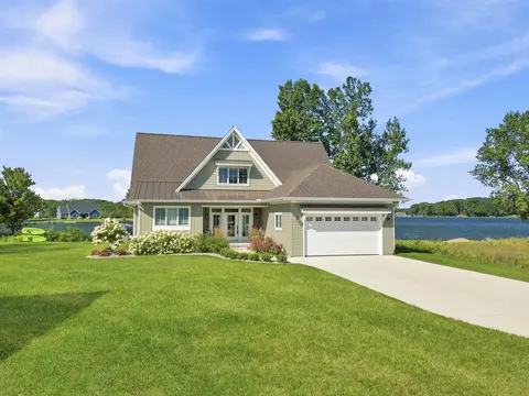 1019 Peninsula Drive, Lake Isabella MI 48893-9341 photo 2