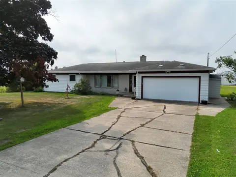 2095 Brettrager Drive, Saginaw MI 48601-9749 photo 2