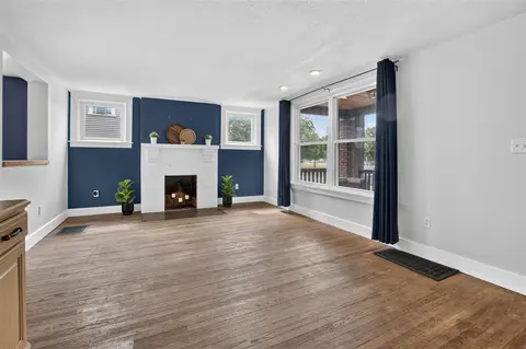 211 S Dean Street, Bay City MI 48706 photo 2