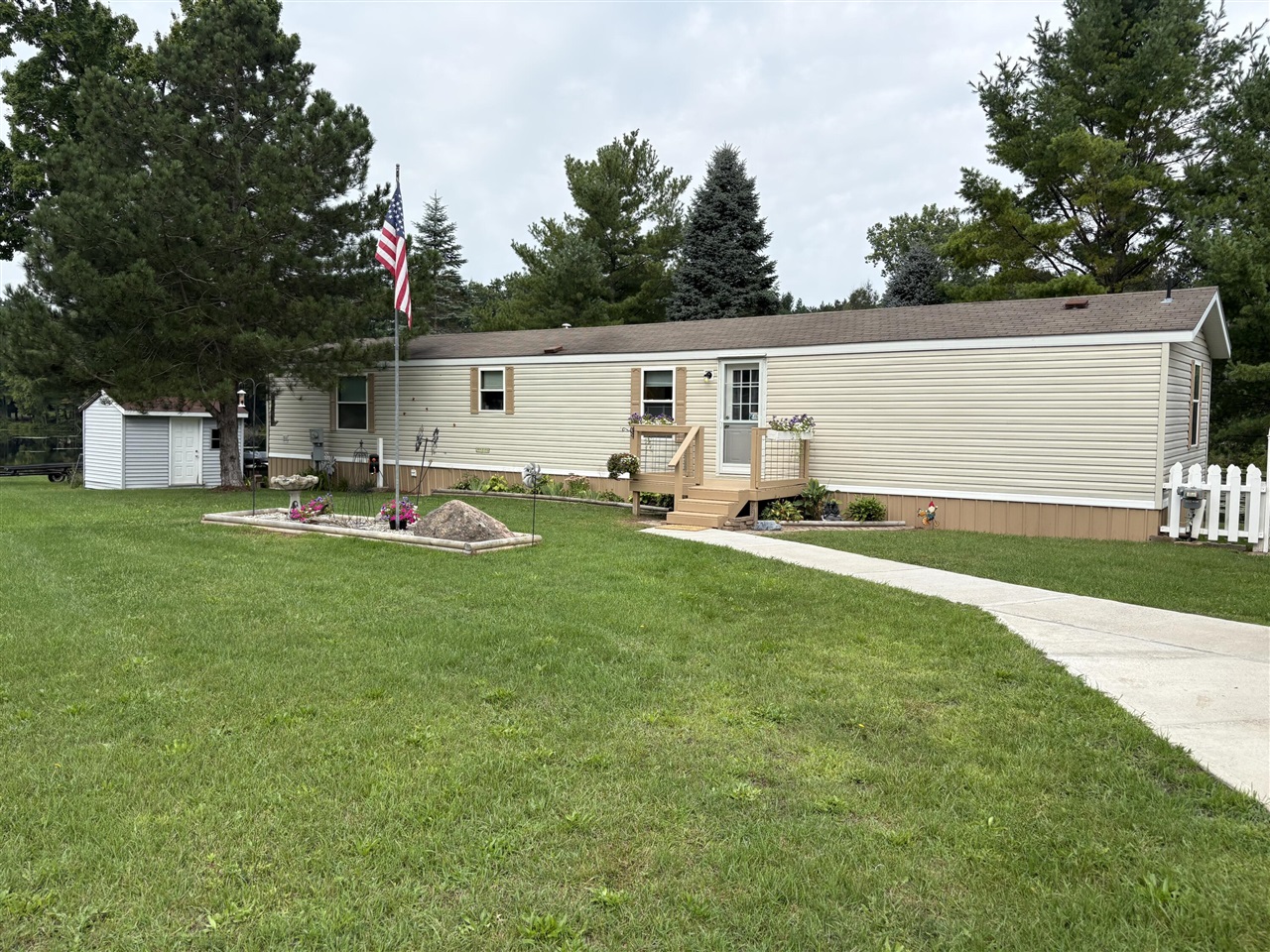 1455 Eldon Court, Gladwin MI 48624-9634 photo 1