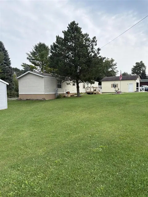 1455 Eldon Court, Gladwin MI 48624-9634 photo 3