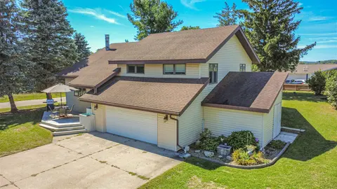 1030 N Par Drive, Weidman MI 48893-9338 photo 2