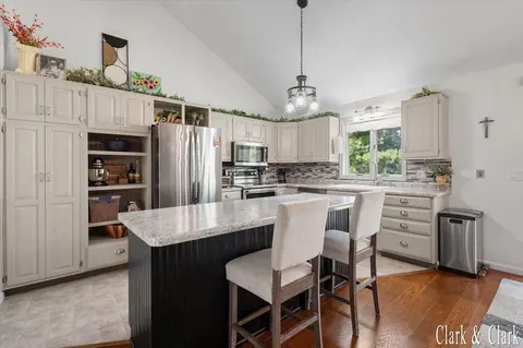 1030 N Par Drive, Weidman MI 48893-9338 photo 5