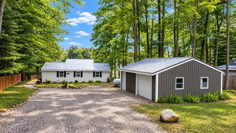 5049 Ruby Drive, Gladwin MI 48624-7701 photo 2