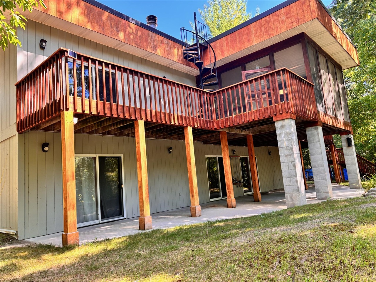 1001 S 10 1/2 Mile Road, Midland MI 48640-8001 photo 1