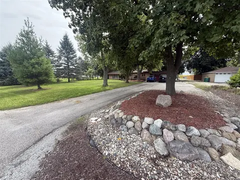 782 Midland Road, Bay City MI 48706-8700 photo 2