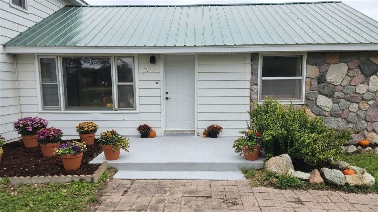 3252 Pine River Road, Standish MI 48658-9662 photo 1