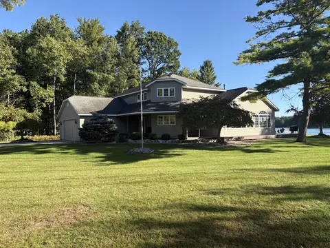 4760 Queens Court, Gladwin MI 48624-8223 photo 2