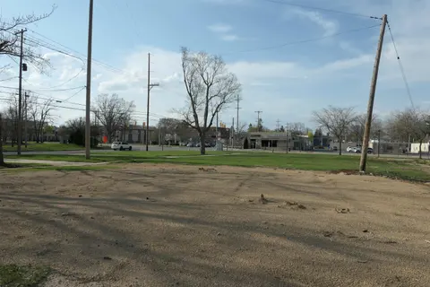 323 W Superior Street, Alma MI 48801 photo 2