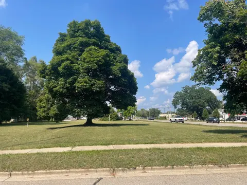 825 E Pickard Street, Mount Pleasant MI 48858 photo 2