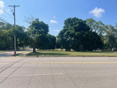825 E Pickard Street, Mount Pleasant MI 48858 photo 3