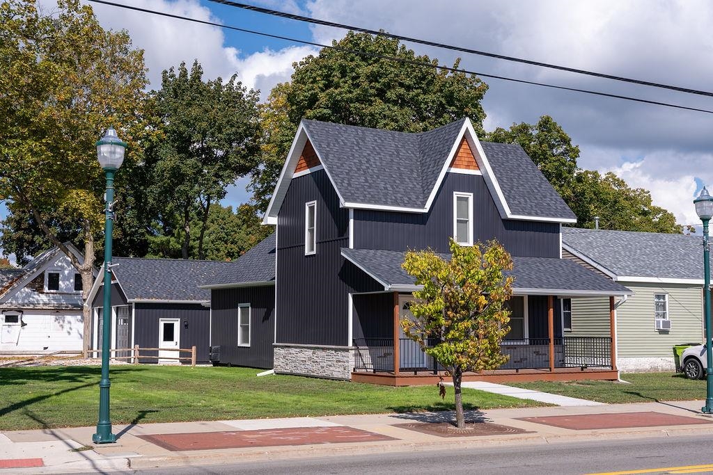 216 W Fifth Street, Clare MI 48617 photo 1