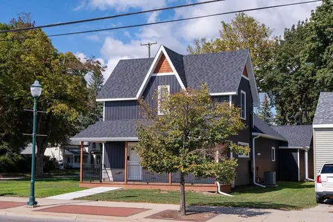 216 W Fifth Street, Clare MI 48617 photo 2