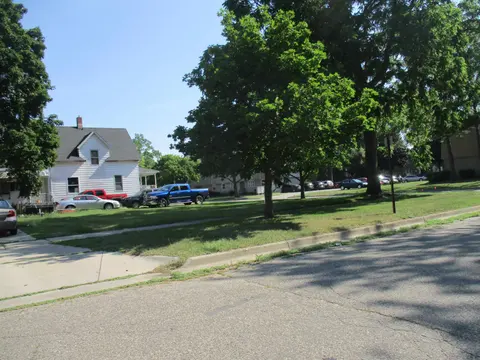 427 E Downie Street, Alma MI 48801 photo 2