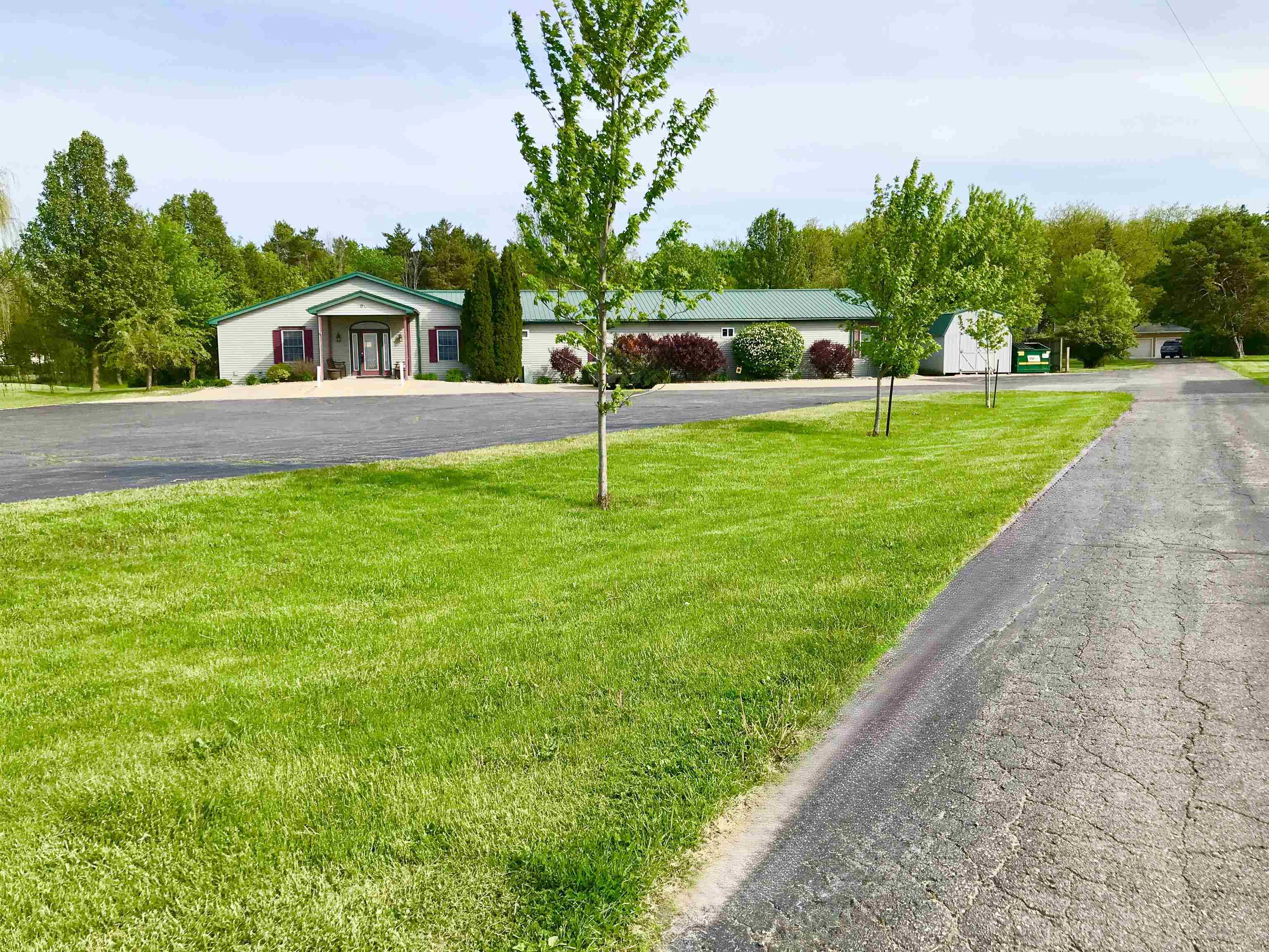 702 & 700 E Remus Road, Mount Pleasant MI 48858 photo 1