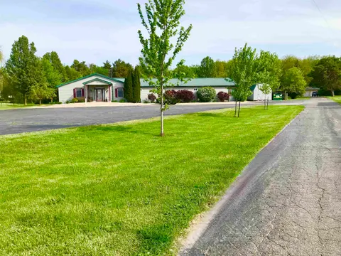 702 & 700 E Remus Road, Mount Pleasant MI 48858 photo 1