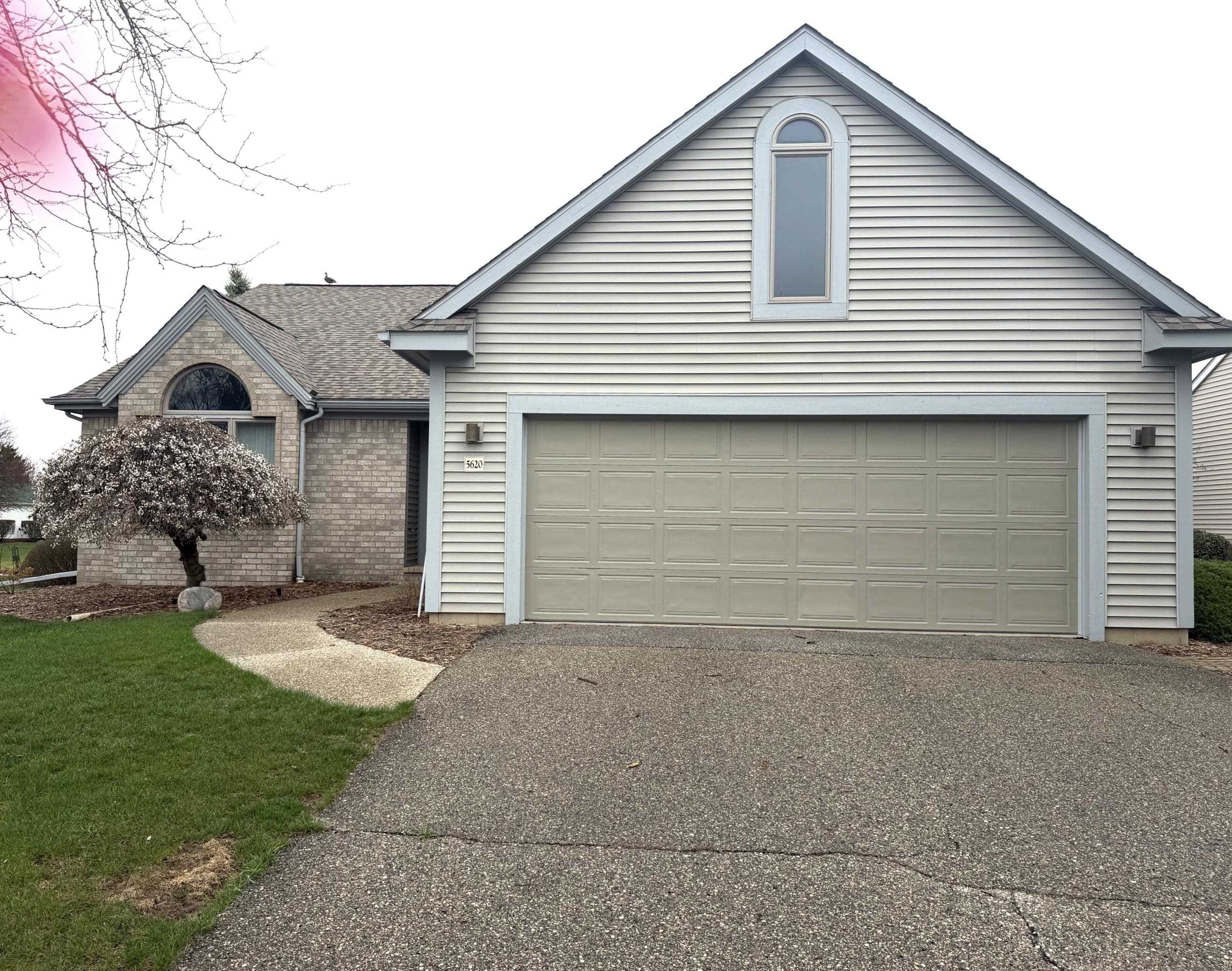 5620 W Spring Knoll Drive, Bay City MI 48706 photo 1