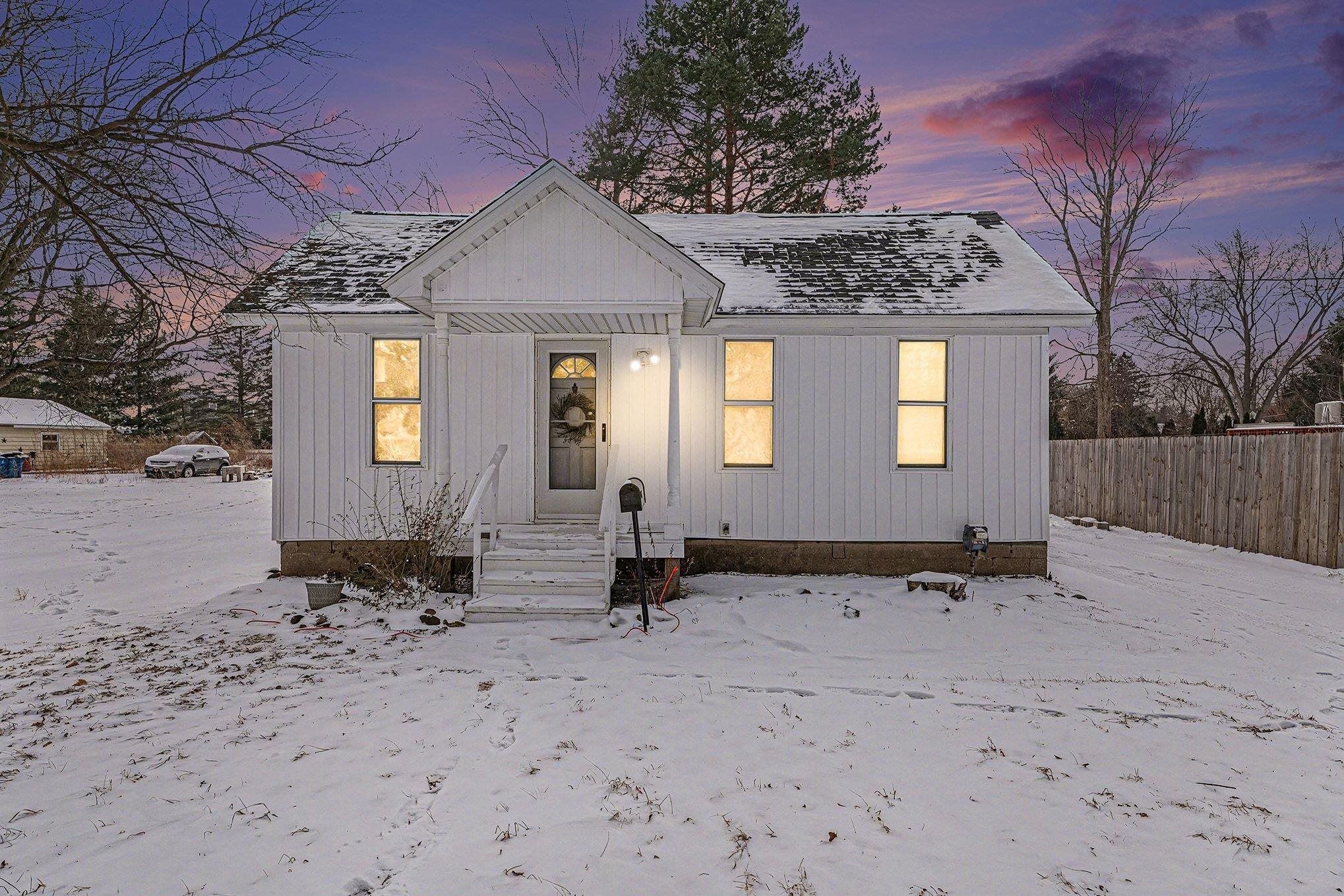 200 Nebobish Avenue, Essexville MI 48732 photo 1