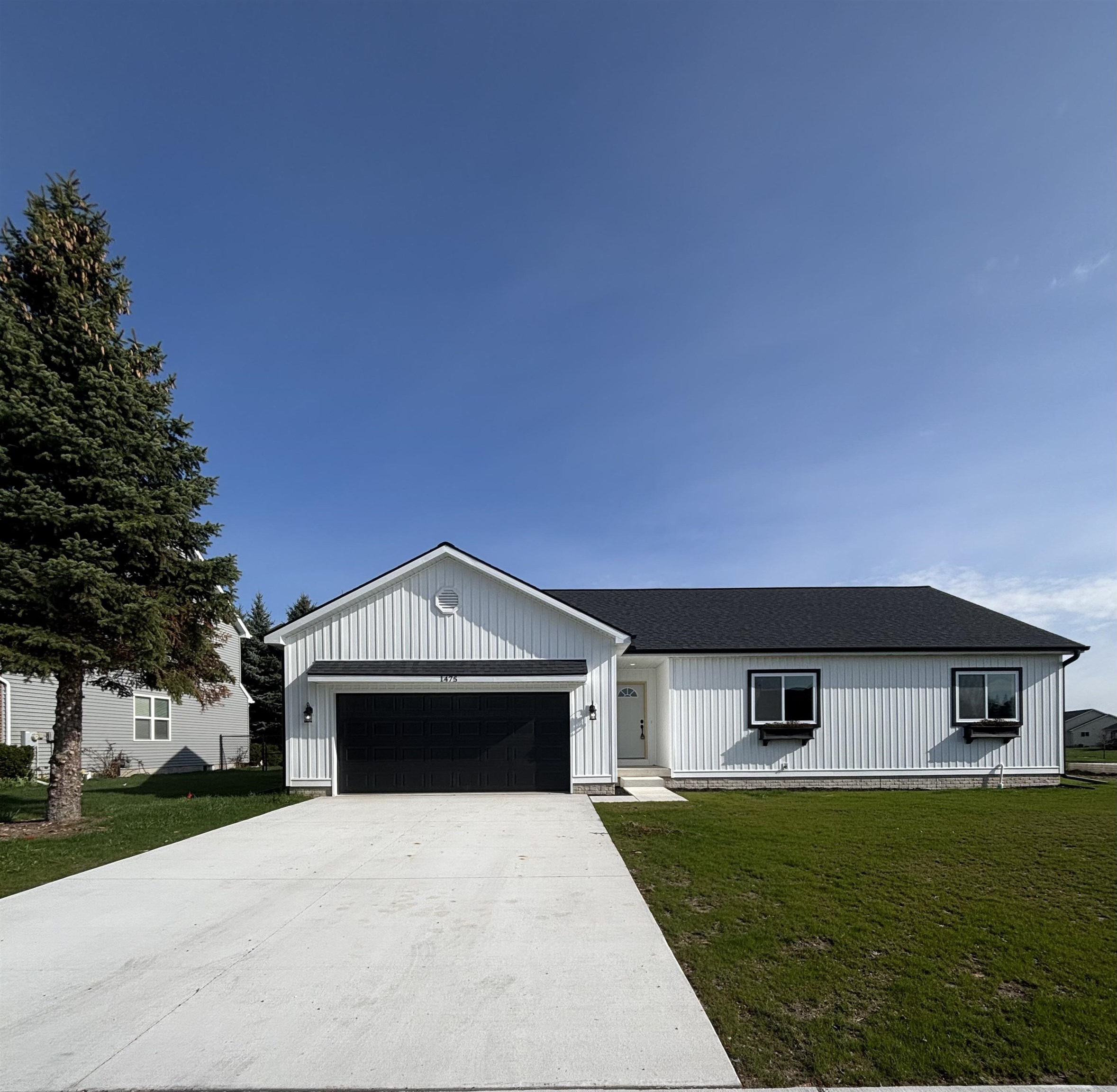 Auburn listing photo 1