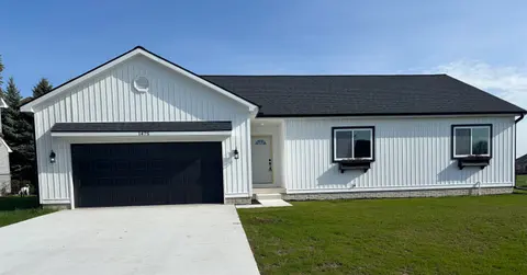 Auburn listing photo 2