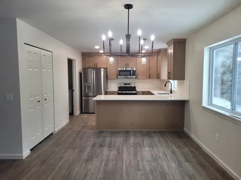 Auburn listing photo 4