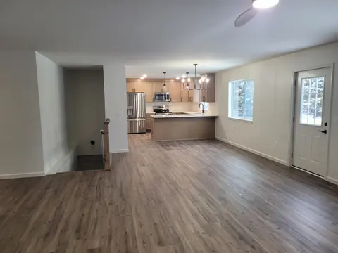 Auburn listing photo 5
