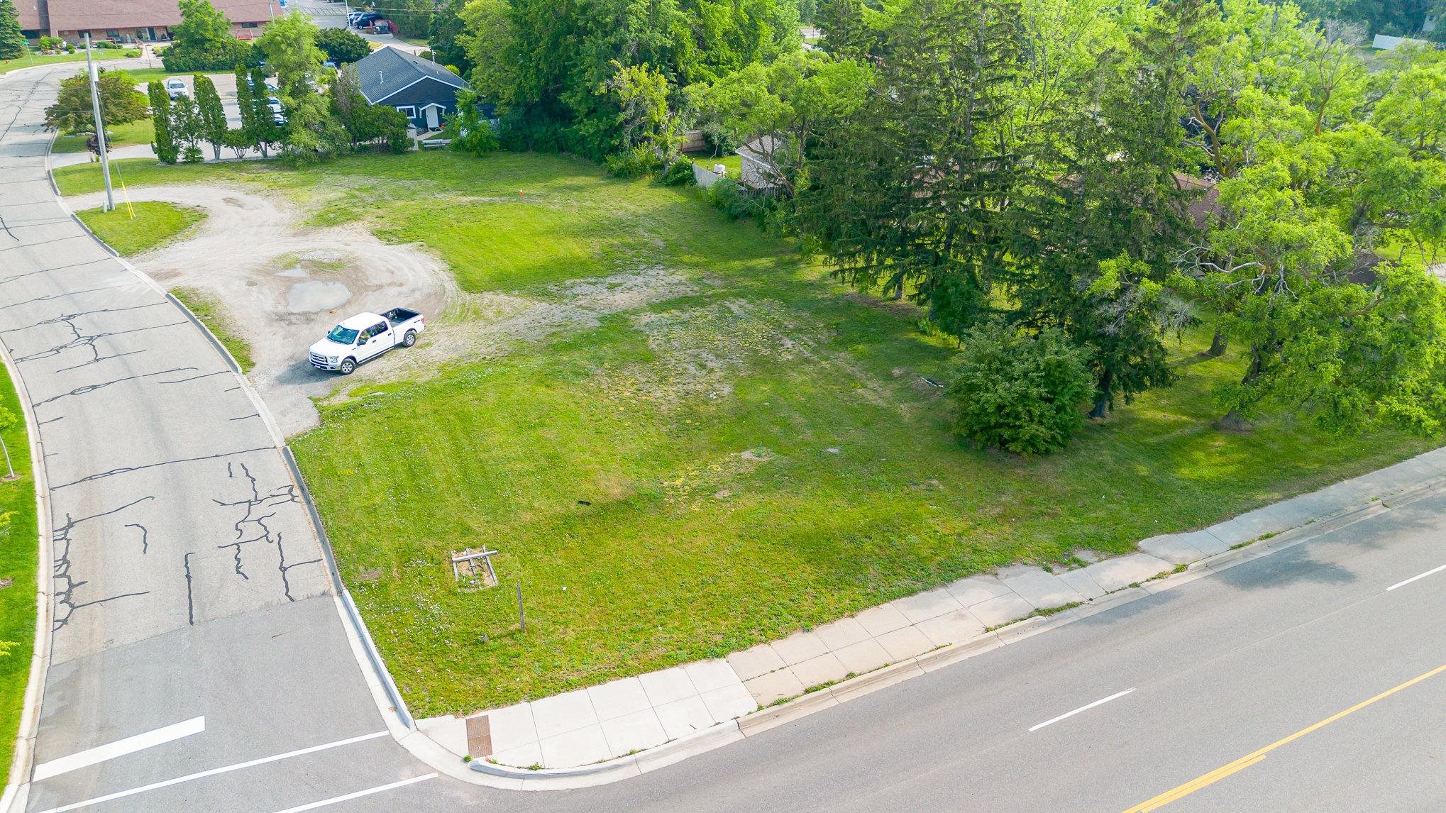 915 E Broomfield Road, Mount Pleasant MI 48858 photo 1