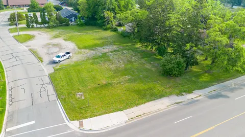 915 E Broomfield Road, Mount Pleasant MI 48858 photo 1