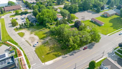 915 E Broomfield Road, Mount Pleasant MI 48858 photo 2