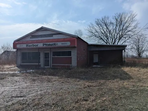2416 E Huron Road, Au Gres MI 48703 photo 1