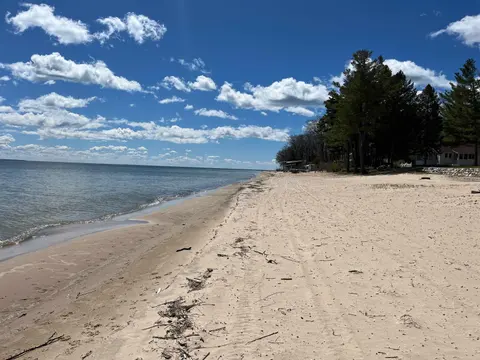 1024 Huron, Tawas City MI 48763 photo 2