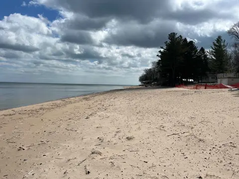 1024 Huron, Tawas City MI 48763 photo 3