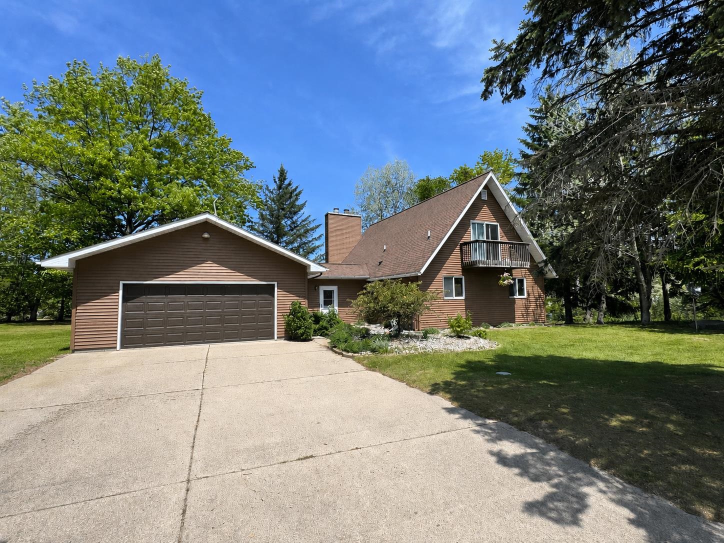 1035 Cantabrian Drive, Lake Isabella MI 48893 photo 1