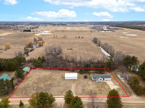 6740 S Eberhart Avenue, Clare MI 48617 photo 2