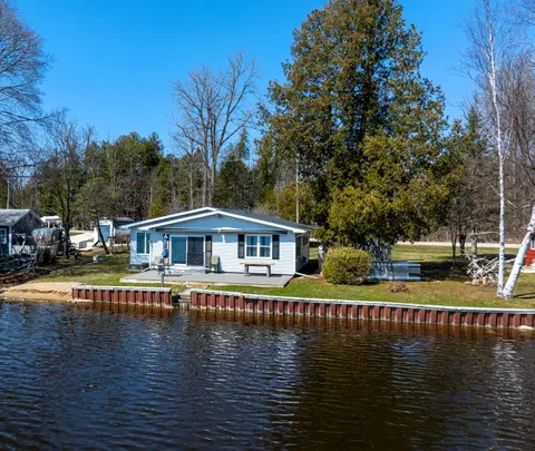 5445 W Beal City Road, Weidman MI 48893 photo 4