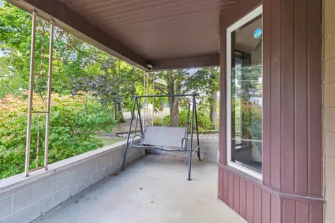 522 E Saginaw Street, Saint Louis MI 48880 photo 2