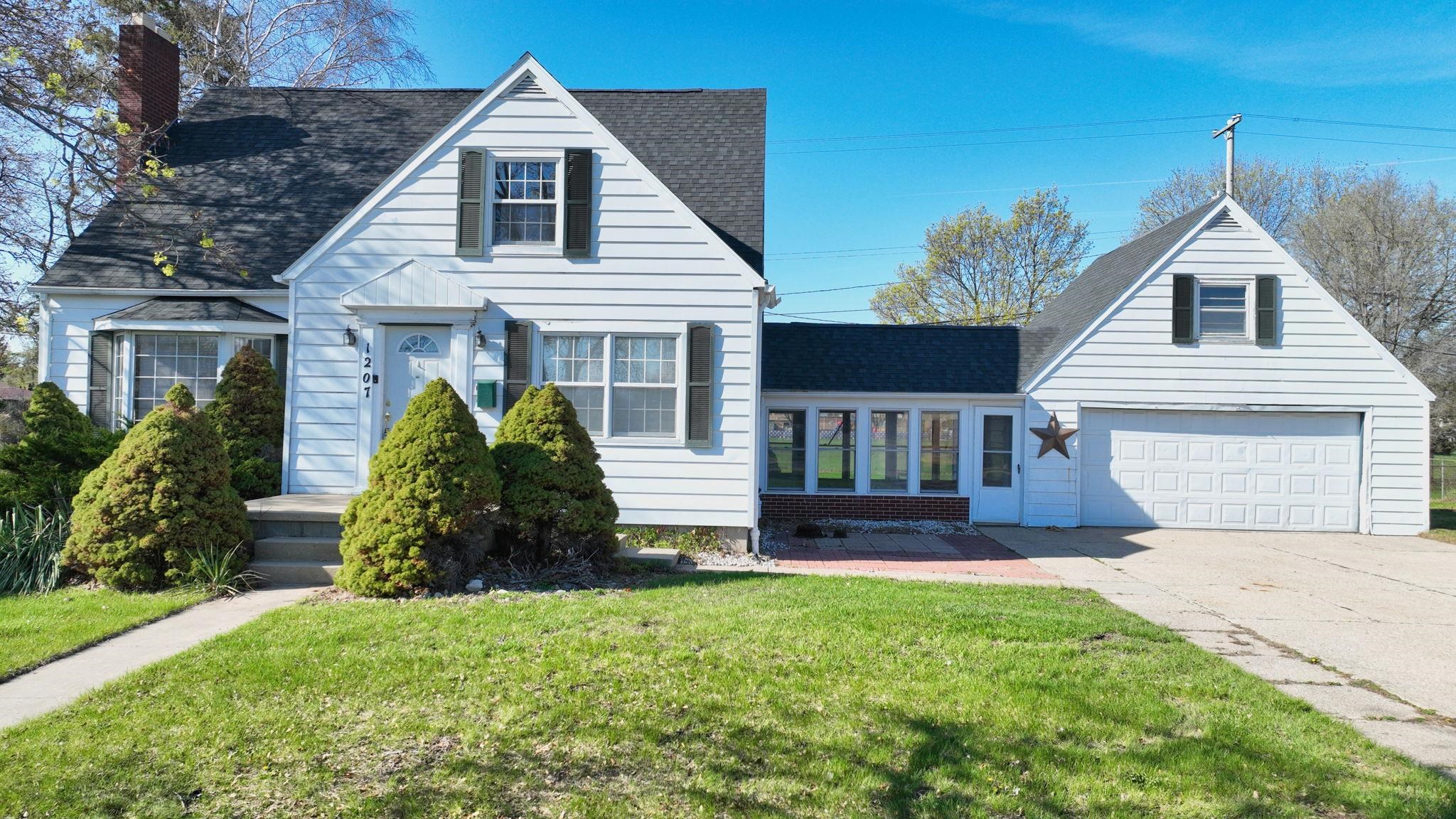 1207 North Drive, Mount Pleasant MI 48858 photo 1