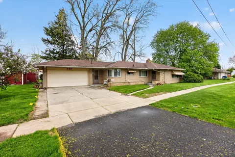 636 Rustic Drive, Saginaw MI 48604 photo 2