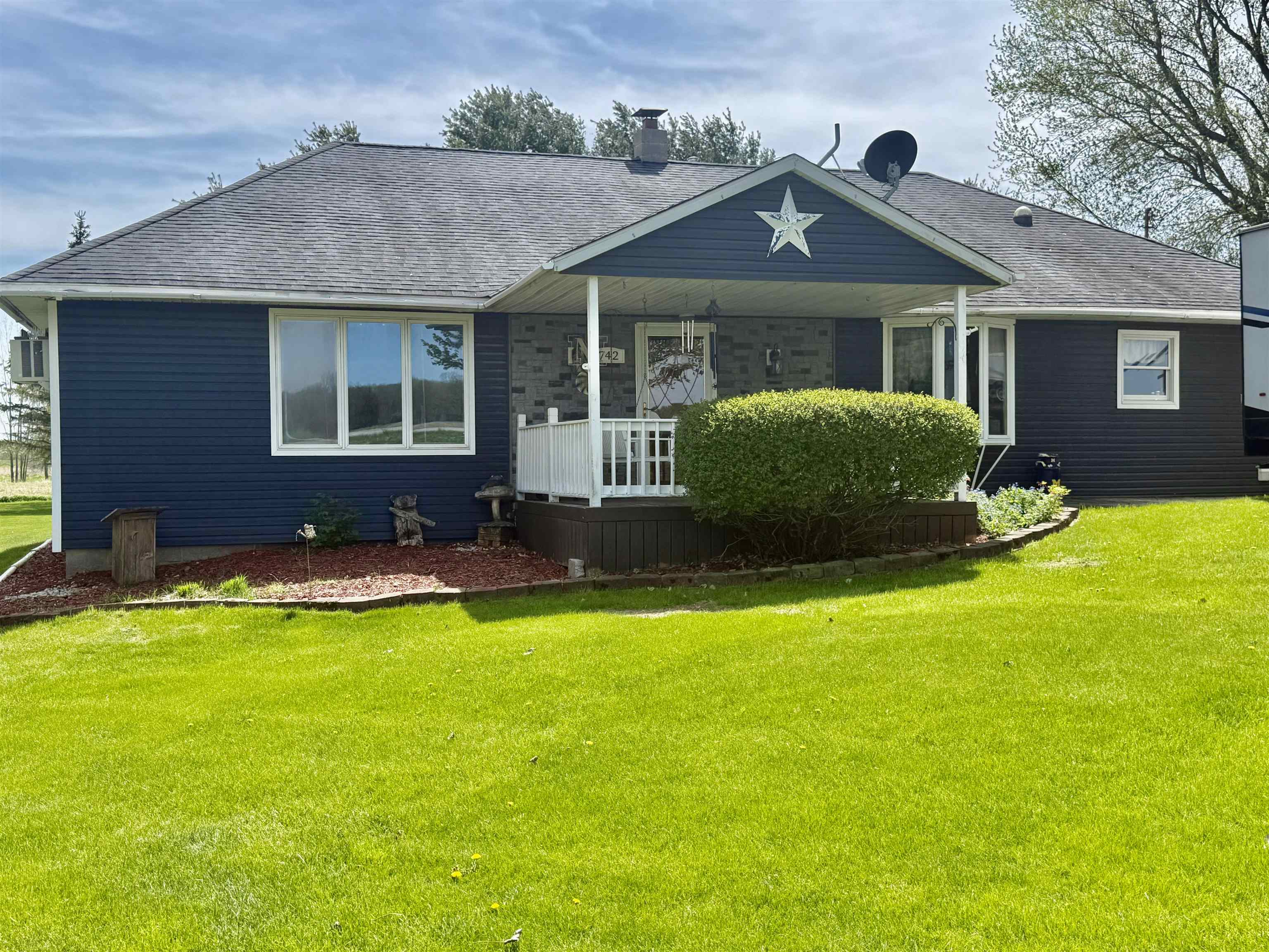 742 E Van Buren Road, Alma MI 48801 photo 1