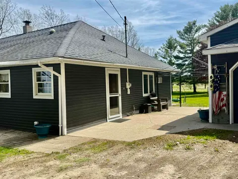 742 E Van Buren Road, Alma MI 48801 photo 2